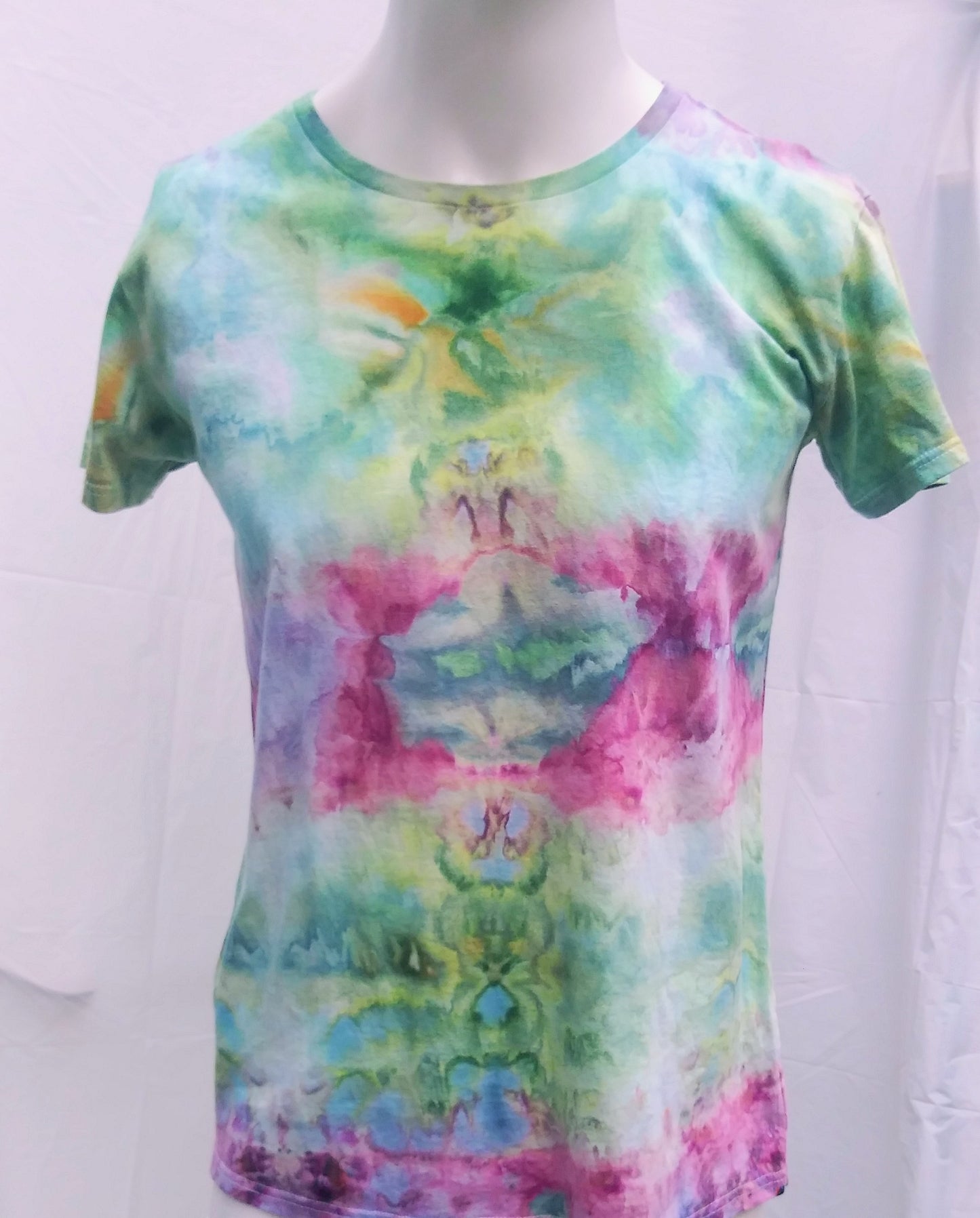 Tie-dyed lady's extra large Gildan t-shirt