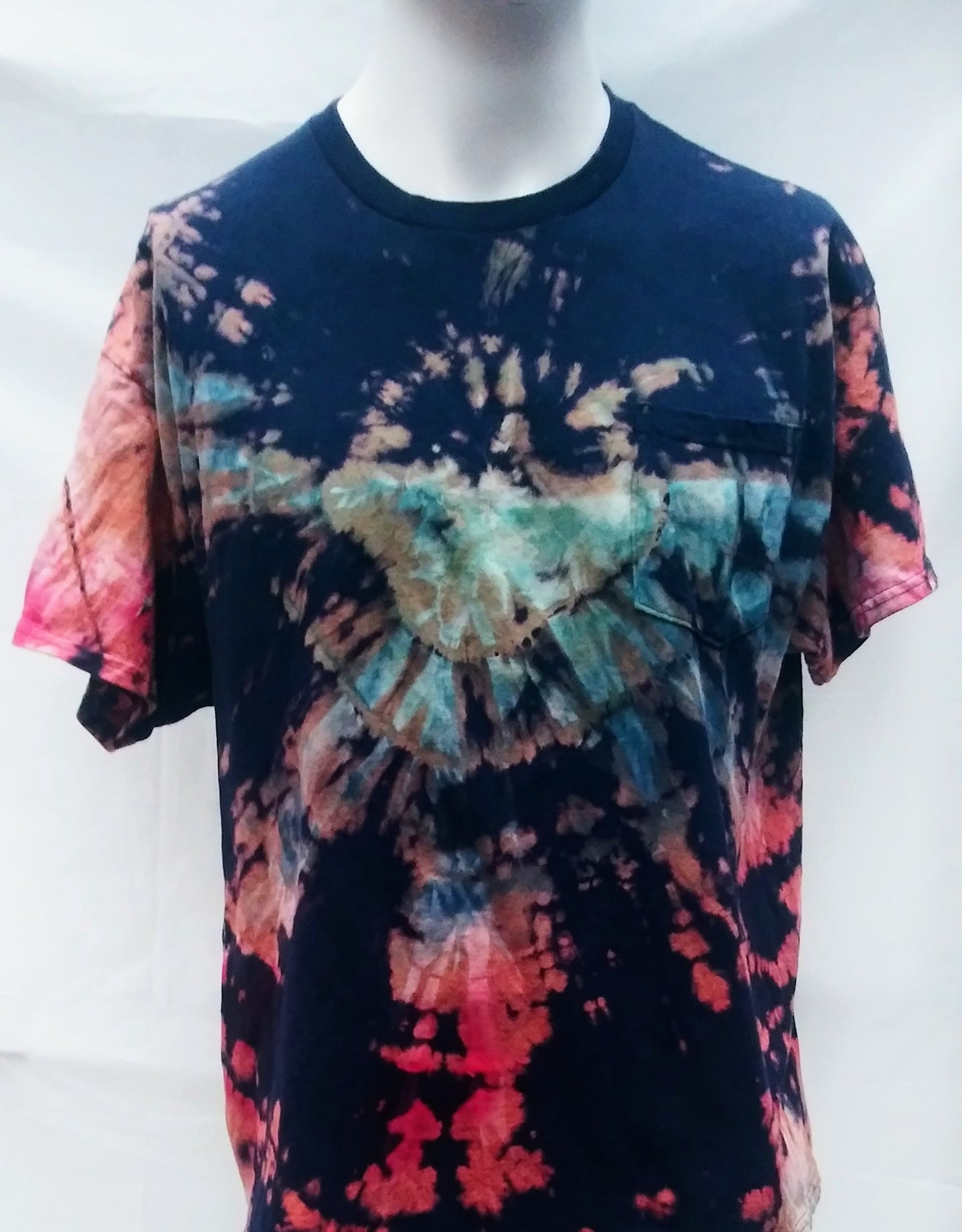 Tie-dyed extra large Gildan pocket t-shirt