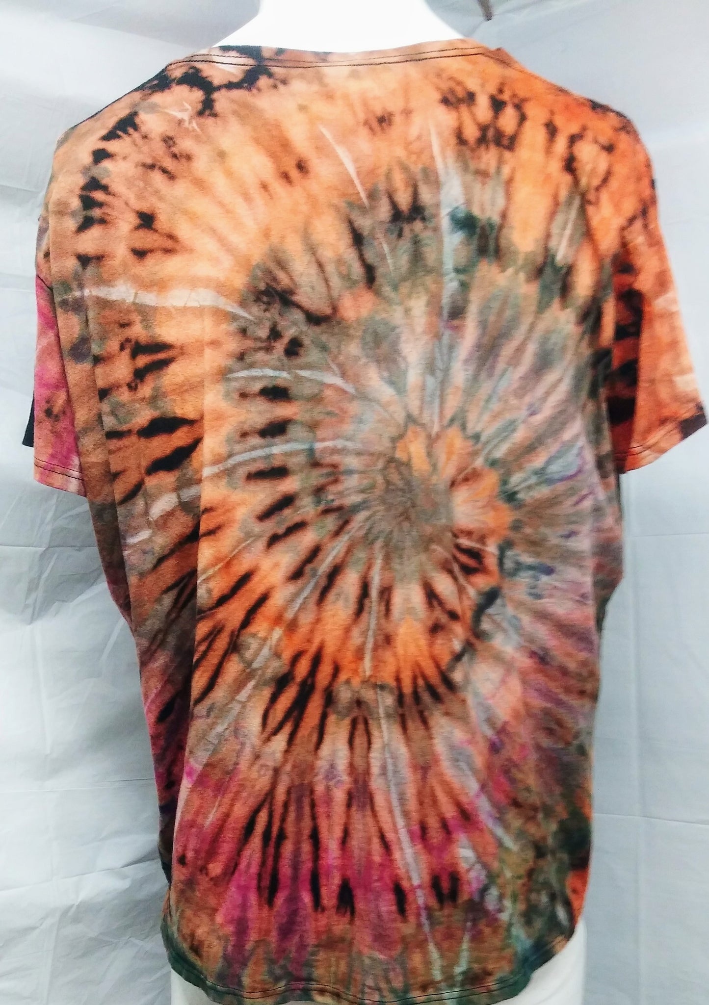 Tie-dyed 3x Gildan t-shirt v-neck