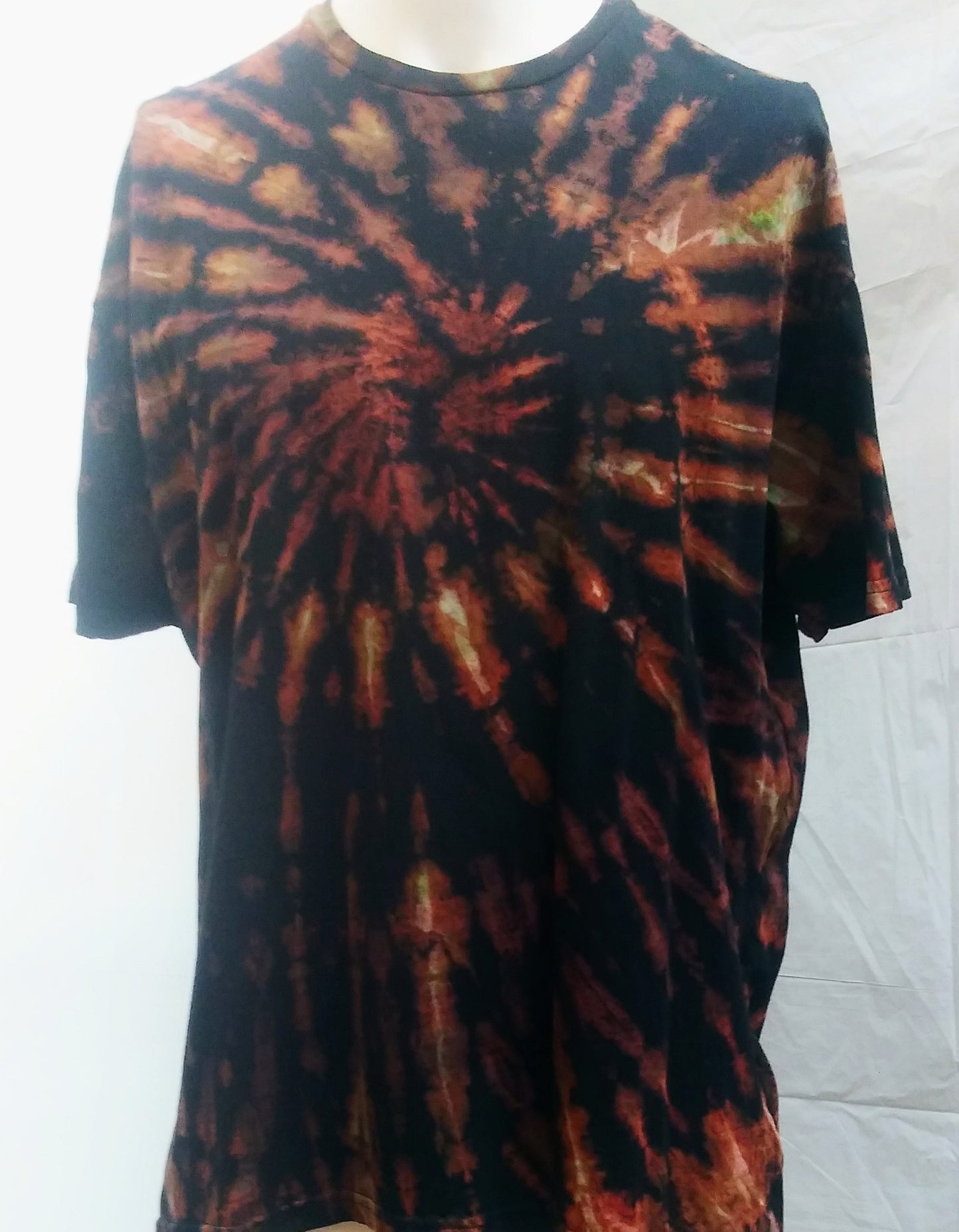 Tie-dyed 2x Gildan t-shirt #1184