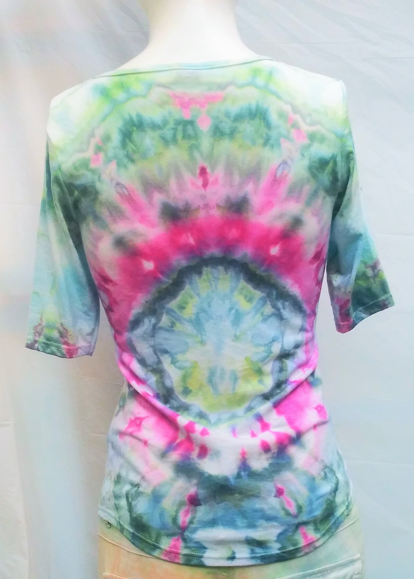 Tie-dyed small 3/4 sleeve Anvil t-shirt #1185