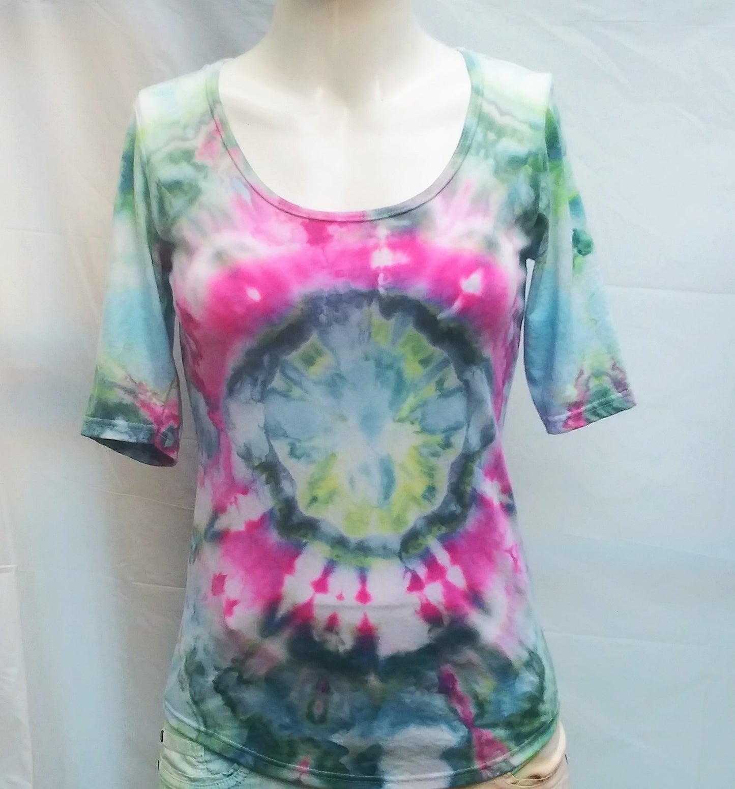 Tie-dyed small 3/4 sleeve Anvil t-shirt #1185