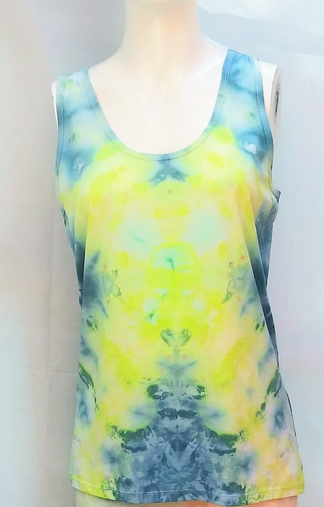 Tie-dyed ladies extra large Advil tank top #1197