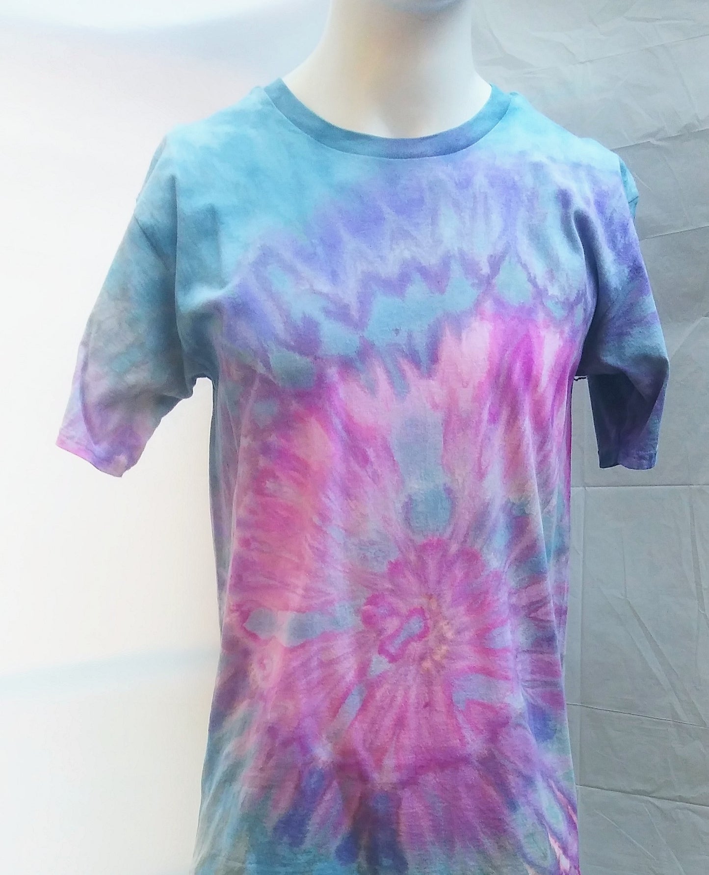 Tie-dyed large Gildan t-shirt #1210