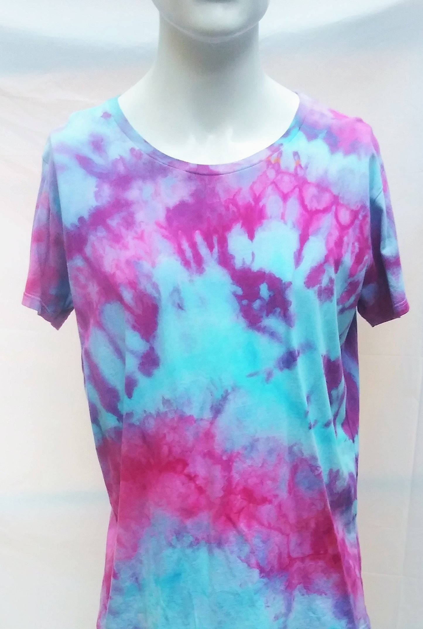 Tie dye ladies 2X Gildan t-shirt #1201