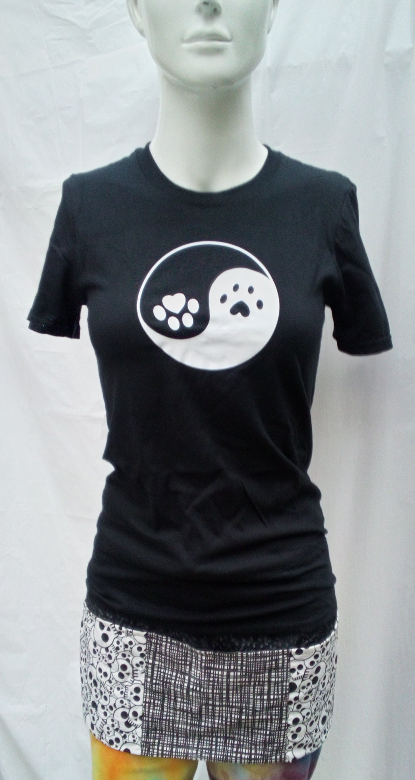 Yin yang dog paw t-shirt